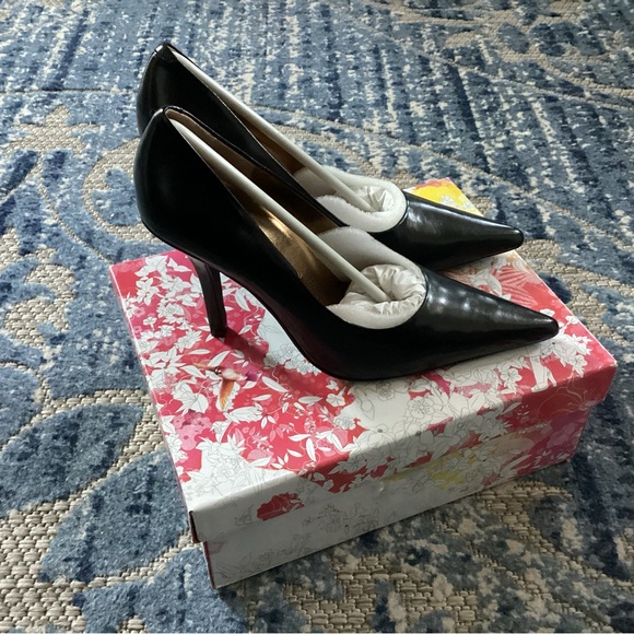 Black Pump - Picture 2 of 6